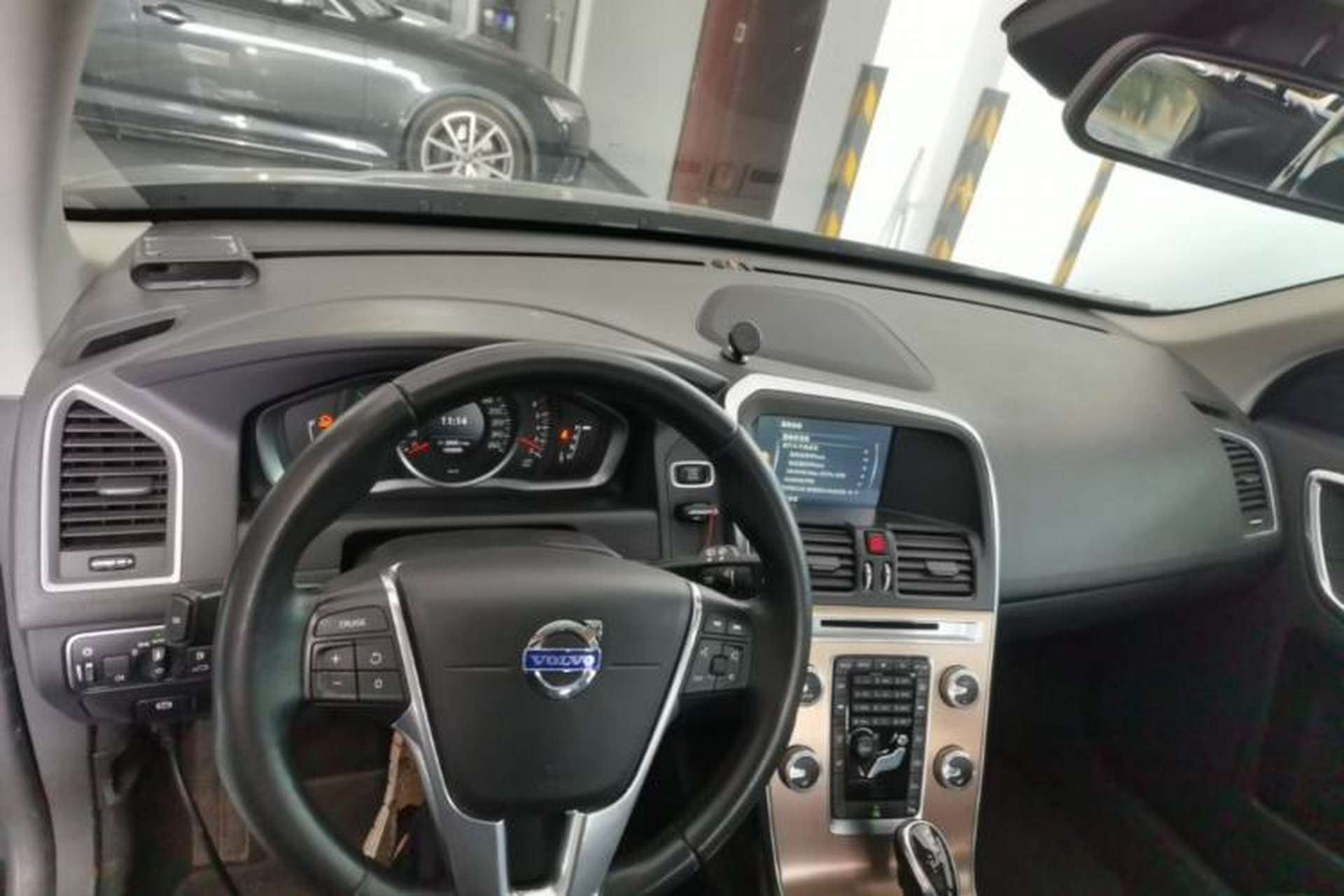 Used Volvo XC60 2016 T5 Smart Upgrade Model Center Console