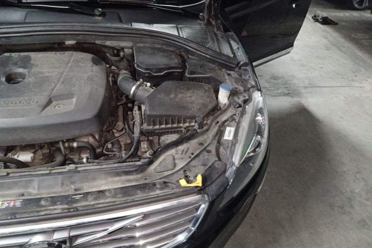 Used Volvo XC60 2016 T5 Smart Version Engine Bay Left