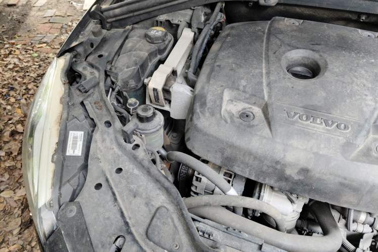 Used Volvo XC60 2016 T5 Smart Version Engine Bay Right