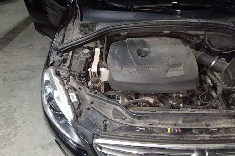 Used Volvo XC60 2016 T5 Smart Version Engine Bay Right
