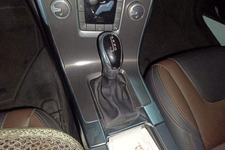 Used Volvo XC60 2016 T5 Smart Version Gear Lever
