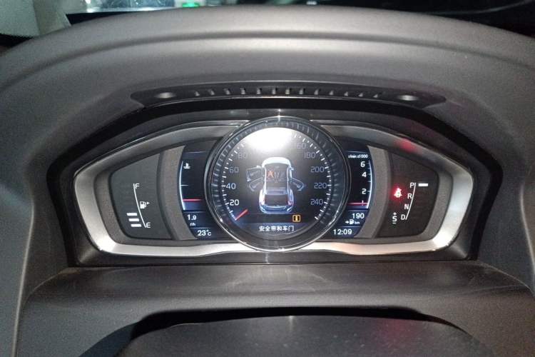 Used Volvo XC60 2016 T5 Smart Version Instrument Cluster