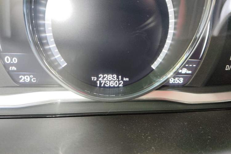 Used Volvo XC60 2016 T5 Smart Version Odometer Close Up
