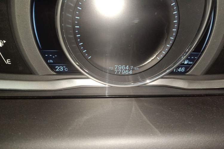 Used Volvo XC60 2016 T5 Smart Version Odometer Close Up
