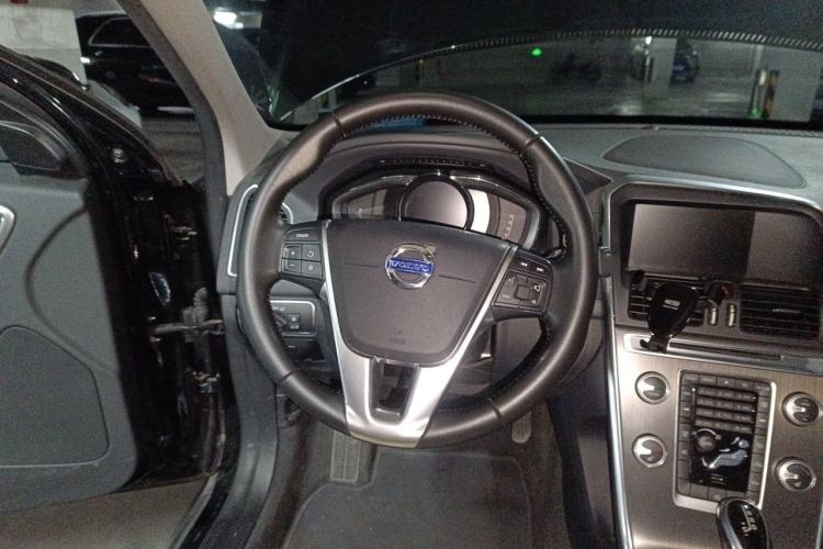 Used Volvo XC60 2016 T5 Smart Version Steering Wheel