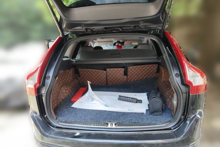 Used Volvo XC60 2016 T5 Smart Version Trunk