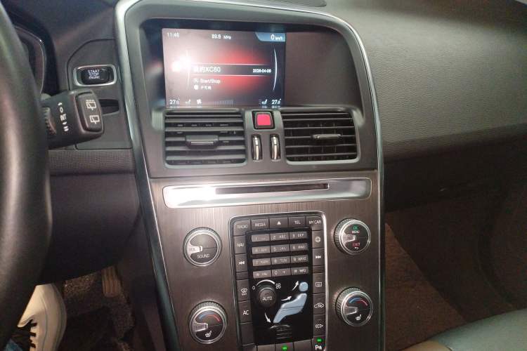 Used Volvo XC60 2016 T5 Smart Version Audio And AC Panel