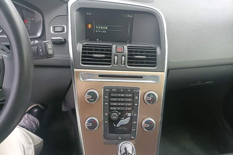 Used Volvo XC60 2016 T5 Smart Drive Edition Audio And AC Panel