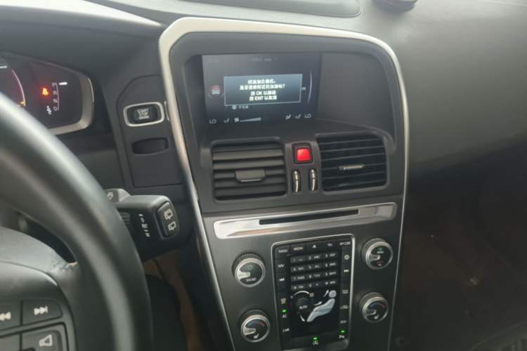 Used Volvo XC60 2016 T5 Smart Version Audio And AC Panel