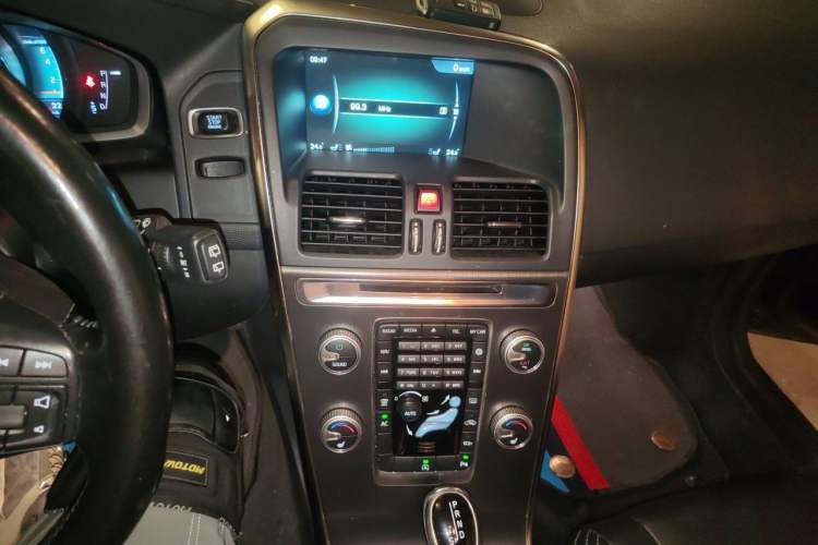 Used Volvo XC60 2016 T5 Smart Version Audio And AC Panel