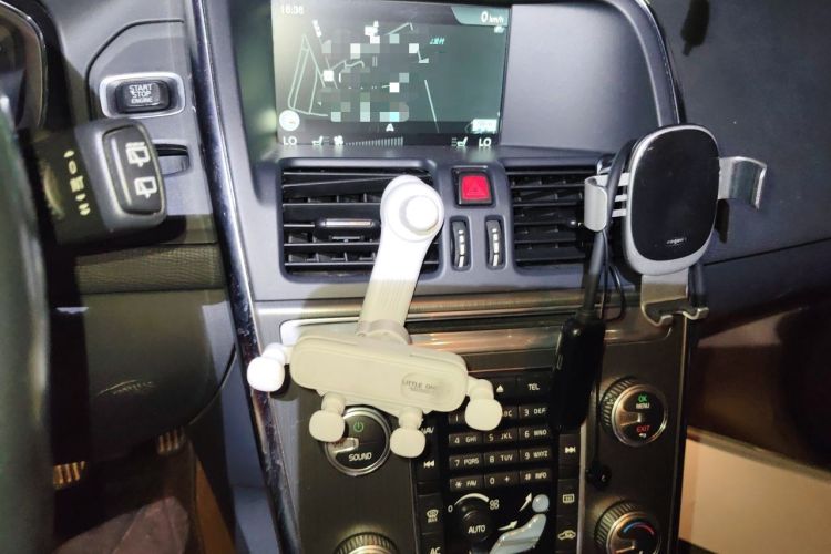 Used Volvo XC60 2016 T5 Smart Version Audio And AC Panel