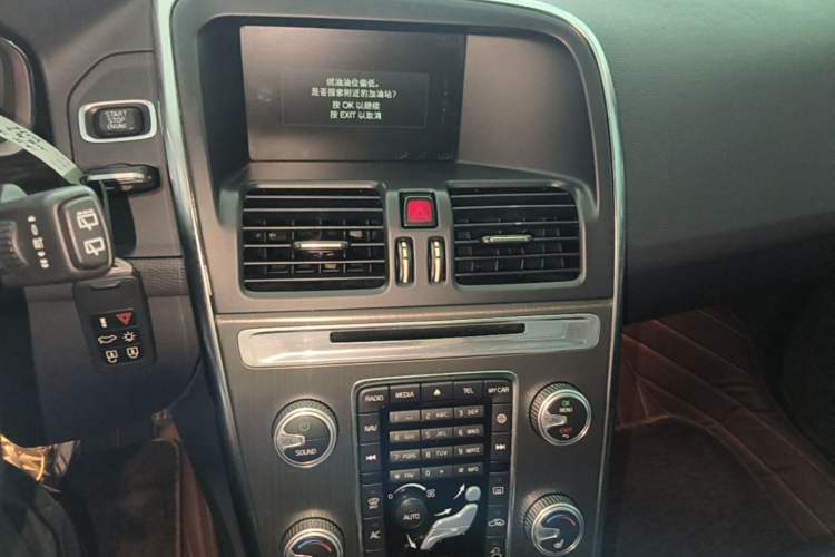 Used Volvo XC60 2016 T5 AWD Zhiyuan Edition Audio And AC Panel