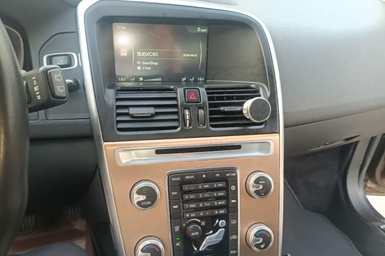 Used Volvo XC60 2016 T5 Smart Upgrade Model Audio And AC Panel