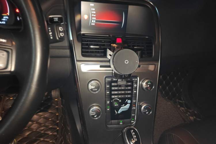 Used Volvo XC60 2016 T5 Smart Version Audio And AC Panel