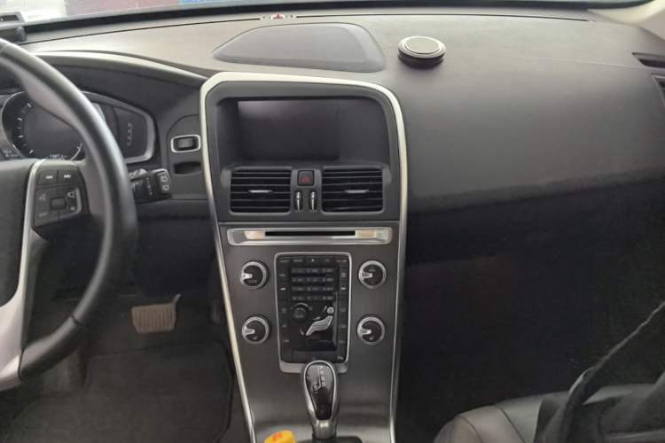 Used Volvo XC60 2016 T5 Smart Version Audio And AC Panel