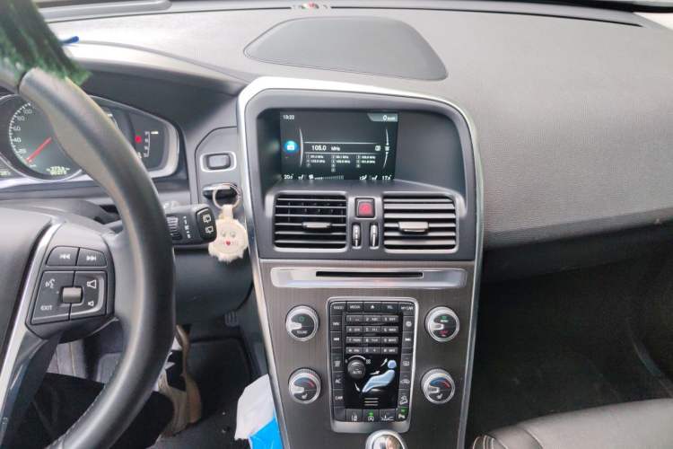 Used Volvo XC60 2016 T5 AWD Zhiyuan Edition Audio And AC Panel