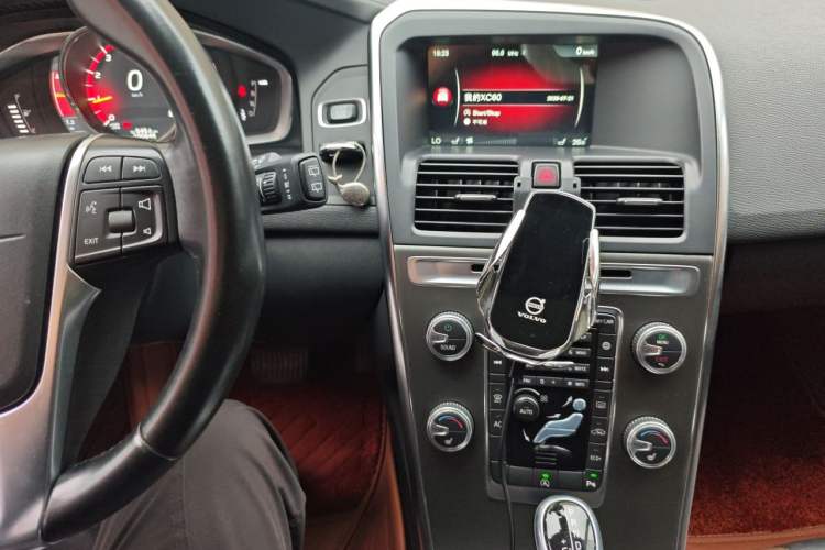 Used Volvo XC60 2016 T5 Smart Version Audio And AC Panel
