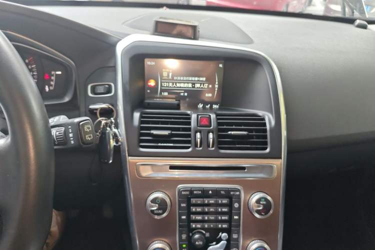 Used Volvo XC60 2016 T5 Smart Version Audio And AC Panel