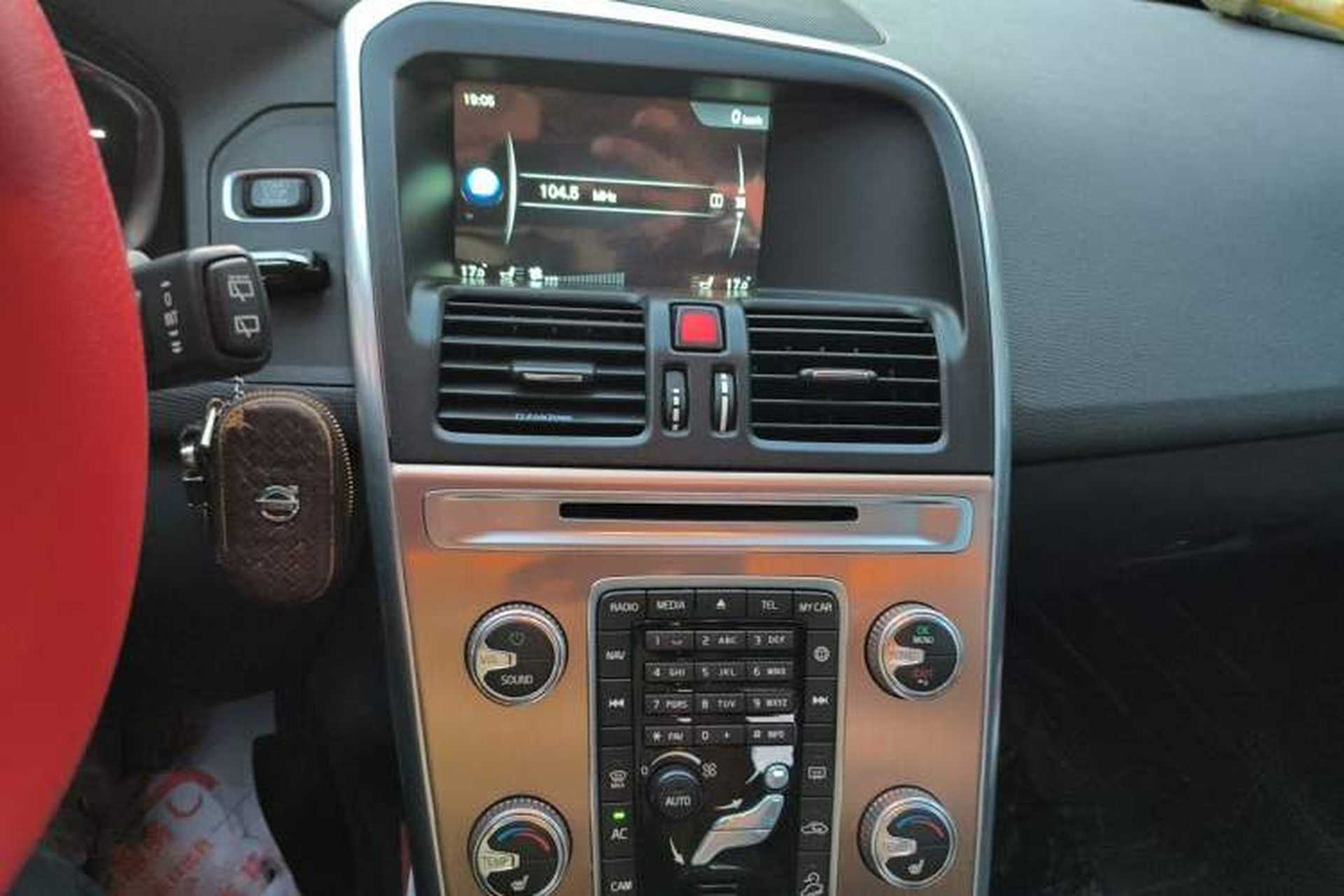 Used Volvo XC60 2016 T5 AWD Zhiyuan Edition Audio And AC Panel