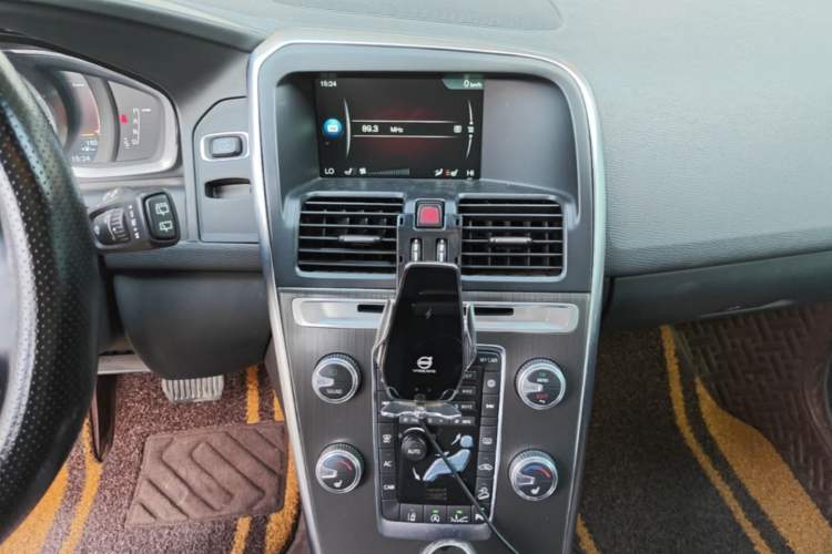 Used Volvo XC60 2016 T5 AWD Zhiyuan Edition Audio And AC Panel
