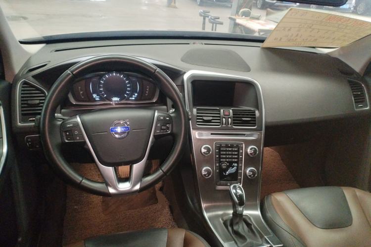 Used Volvo XC60 2016 T5 Smart Version Center Console