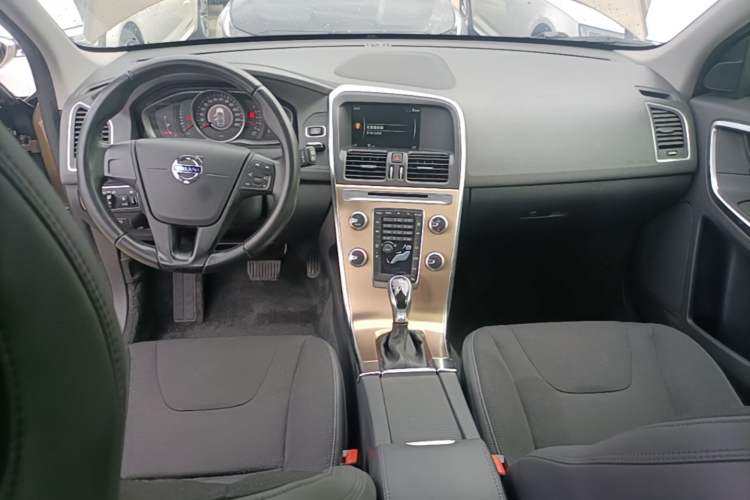 Used Volvo XC60 2016 T5 Smart Drive Edition Center Console