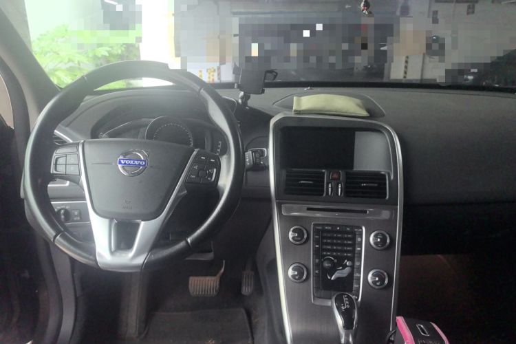 Used Volvo XC60 2016 T5 Smart Version Center Console