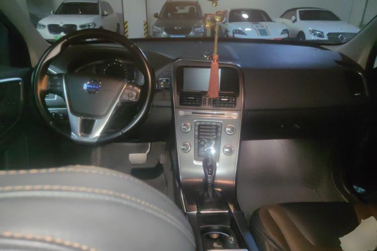 Used Volvo XC60 2016 T5 Smart Version Center Console