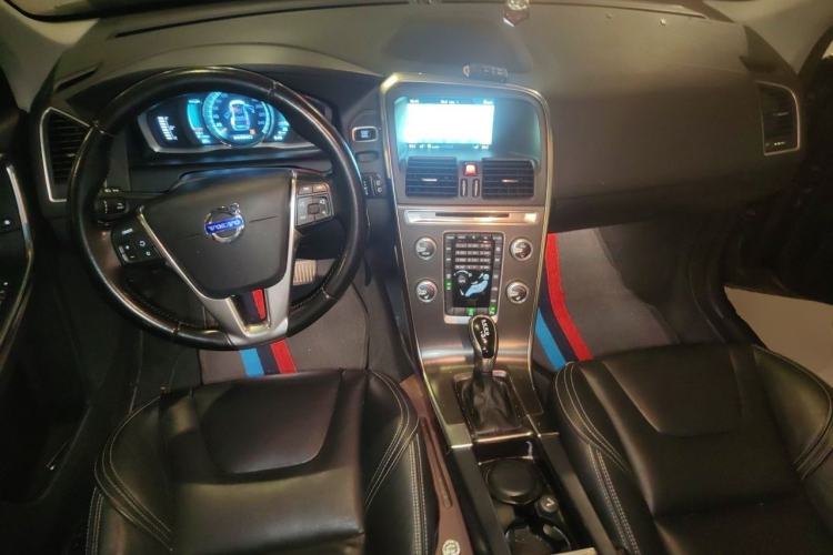 Used Volvo XC60 2016 T5 Smart Version Center Console