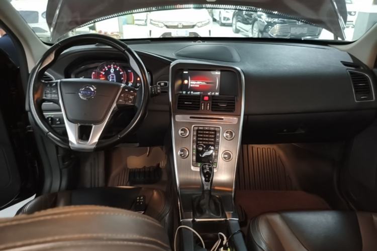 Used Volvo XC60 2016 T5 AWD Zhiyuan Edition Center Console