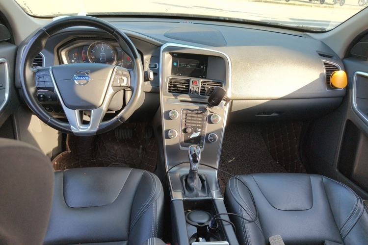 Used Volvo XC60 2016 T5 Smart Version Center Console