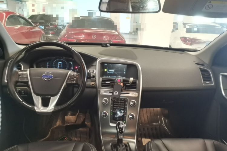 Used Volvo XC60 2016 T5 Smart Version Center Console