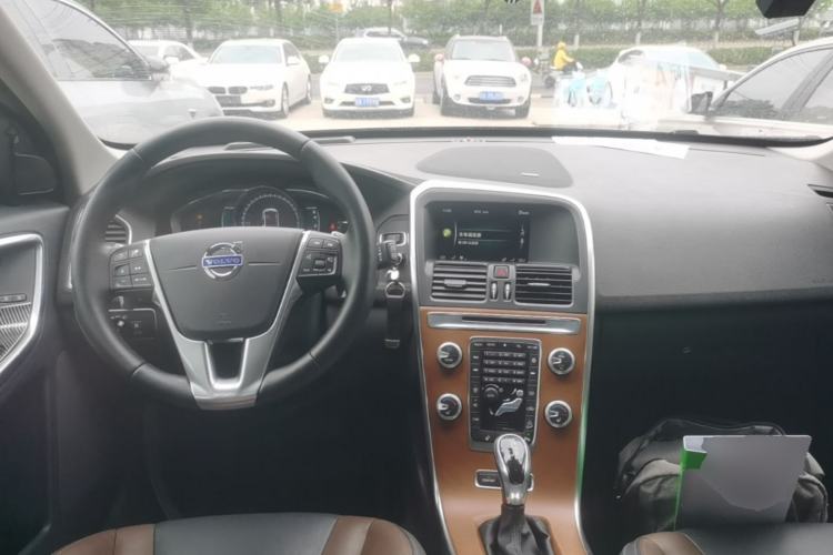 Used Volvo XC60 2016 T6 AWD Zhiyue Edition Center Console