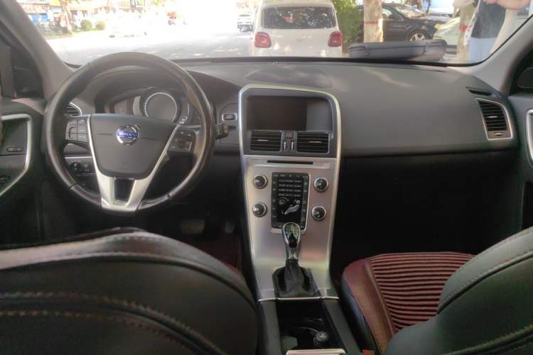Used Volvo XC60 2016 T5 AWD Smart Drive Edition Center Console