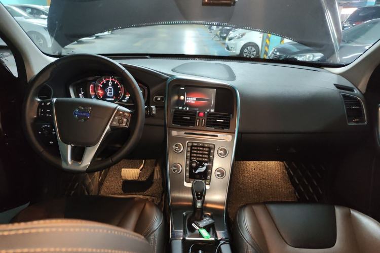 Used Volvo XC60 2016 T5 AWD Zhiyuan Edition Center Console