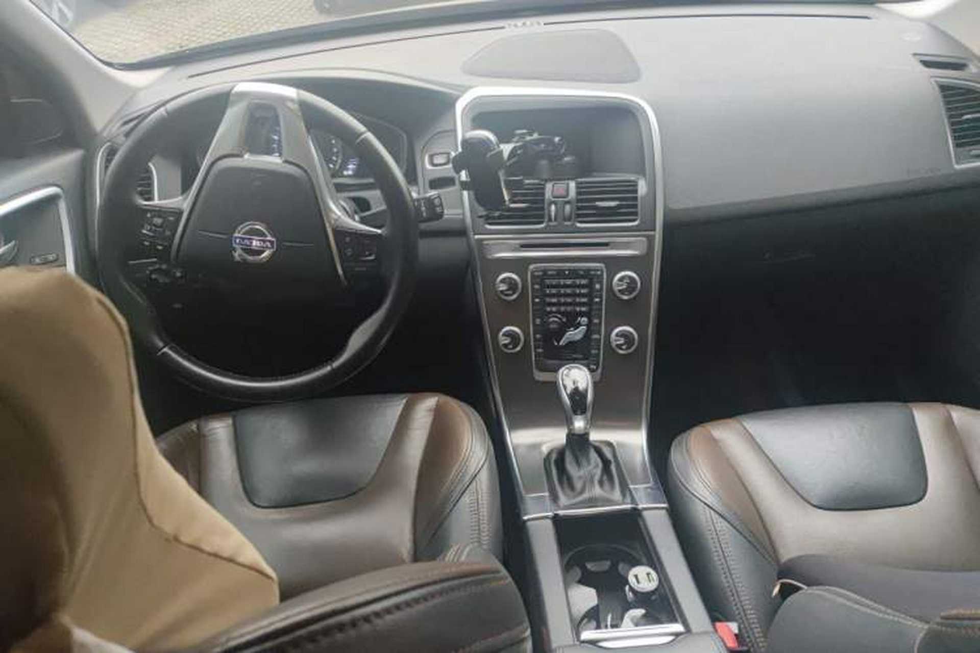Used Volvo XC60 2016 T5 Smart Version Center Console