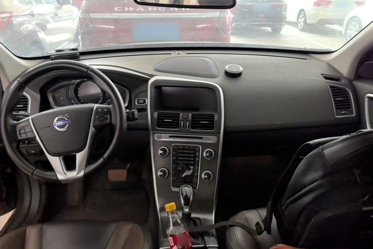 Used Volvo XC60 2016 T5 Smart Version Center Console