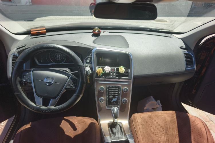 Used Volvo XC60 2016 T5 Smart Upgrade Model Center Console