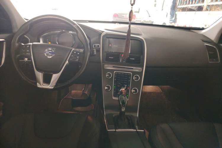 Used Volvo XC60 2016 T5 AWD Smart Drive Edition Center Console