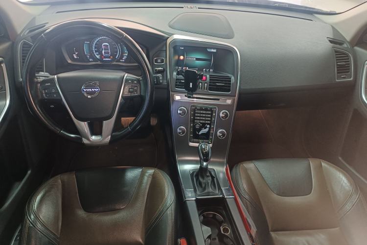 Used Volvo XC60 2016 T5 Smart Version Center Console