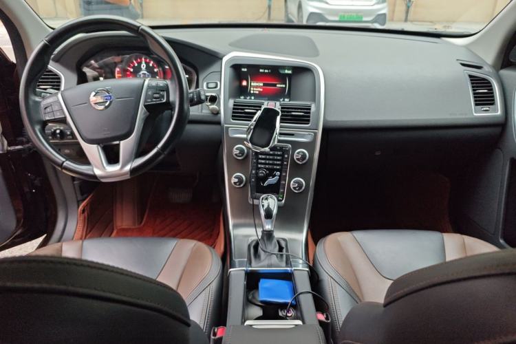 Used Volvo XC60 2016 T5 Smart Version Center Console