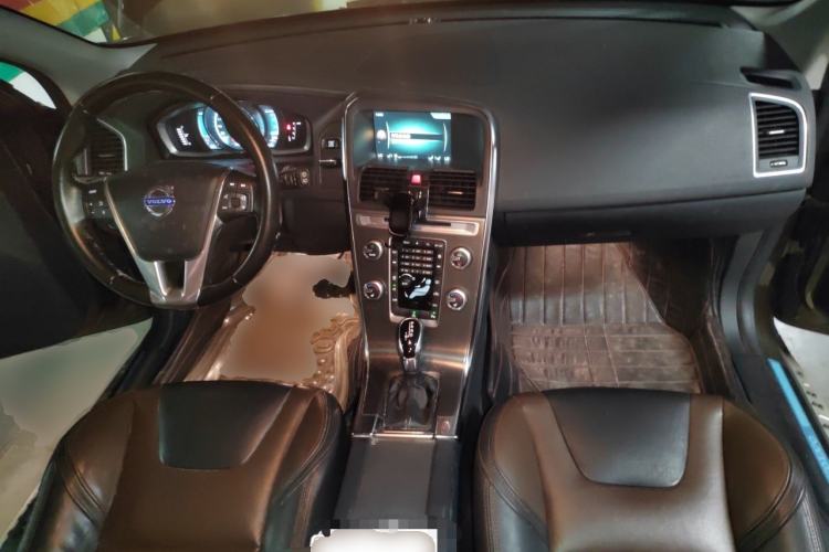 Used Volvo XC60 2016 T5 Smart Version Center Console