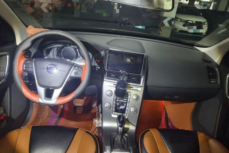 Used Volvo XC60 2016 T5 Smart Version Center Console