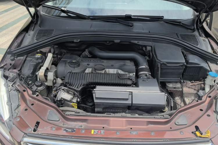 Used Volvo XC60 2016 T5 AWD Zhiyuan Edition Engine Bay