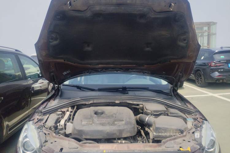 Used Volvo XC60 2016 T5 Smart Version Engine Bay