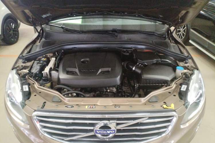 Used Volvo XC60 2016 T5 Smart Version Engine Bay