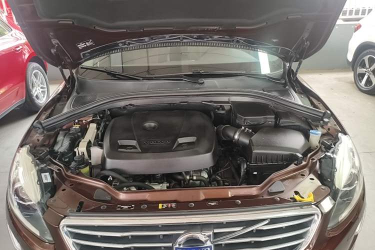 Used Volvo XC60 2016 T5 Smart Version Engine Bay
