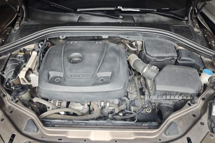 Used Volvo XC60 2016 T5 Smart Version Engine Bay