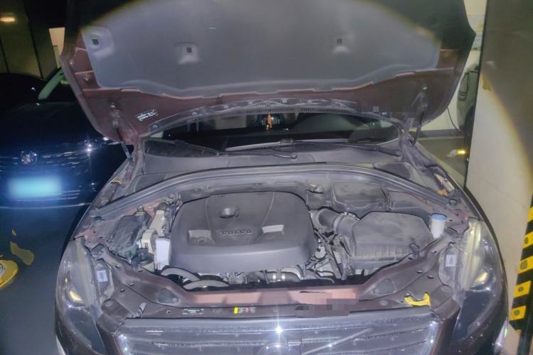 Used Volvo XC60 2016 T5 Smart Version Engine Bay