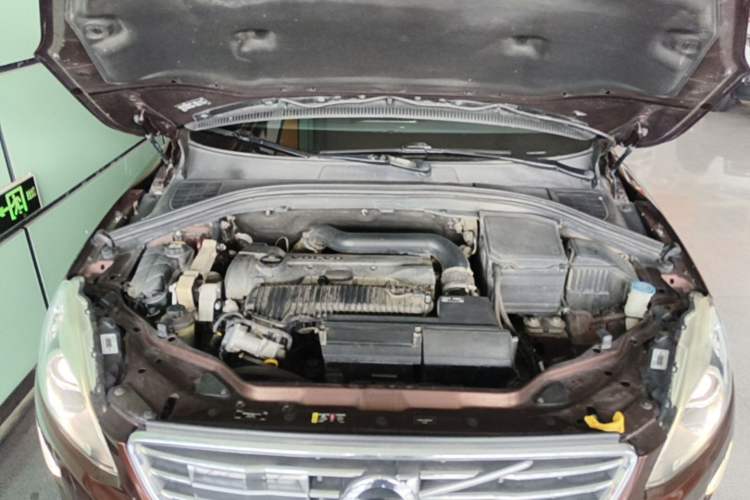 Used Volvo XC60 2016 T5 AWD Zhiyuan Edition Engine Bay